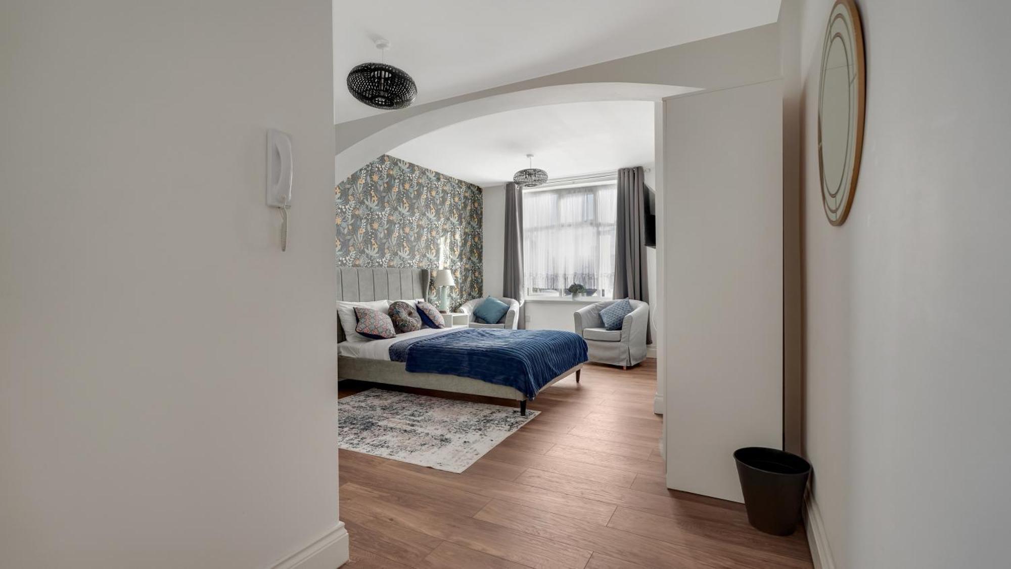 Place To Stay In Longbridge บาร์คกิ้ง ภายนอก รูปภาพ