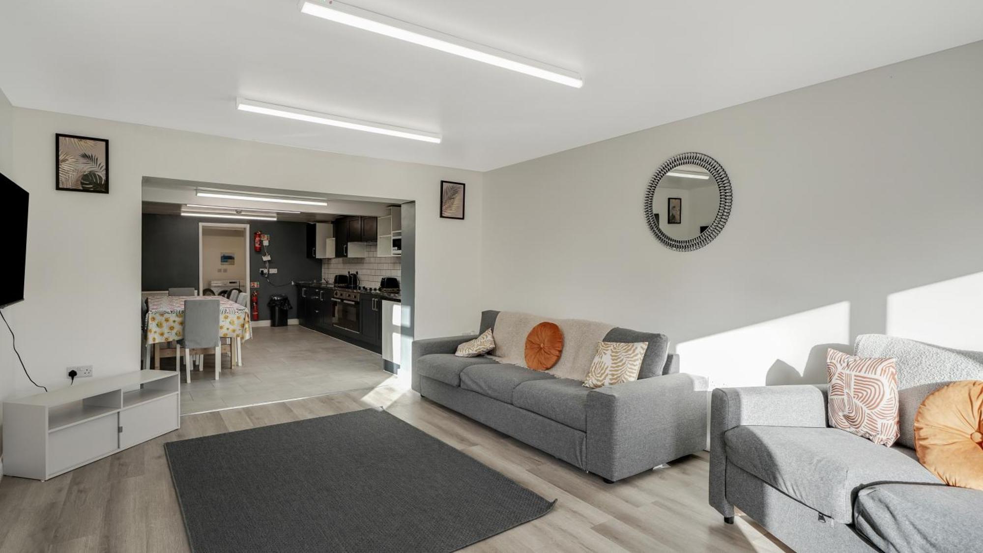 Place To Stay In Longbridge บาร์คกิ้ง ภายนอก รูปภาพ