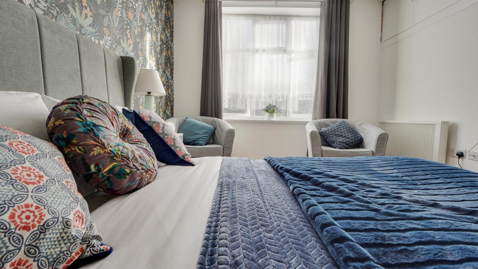 Place To Stay In Longbridge บาร์คกิ้ง ภายนอก รูปภาพ