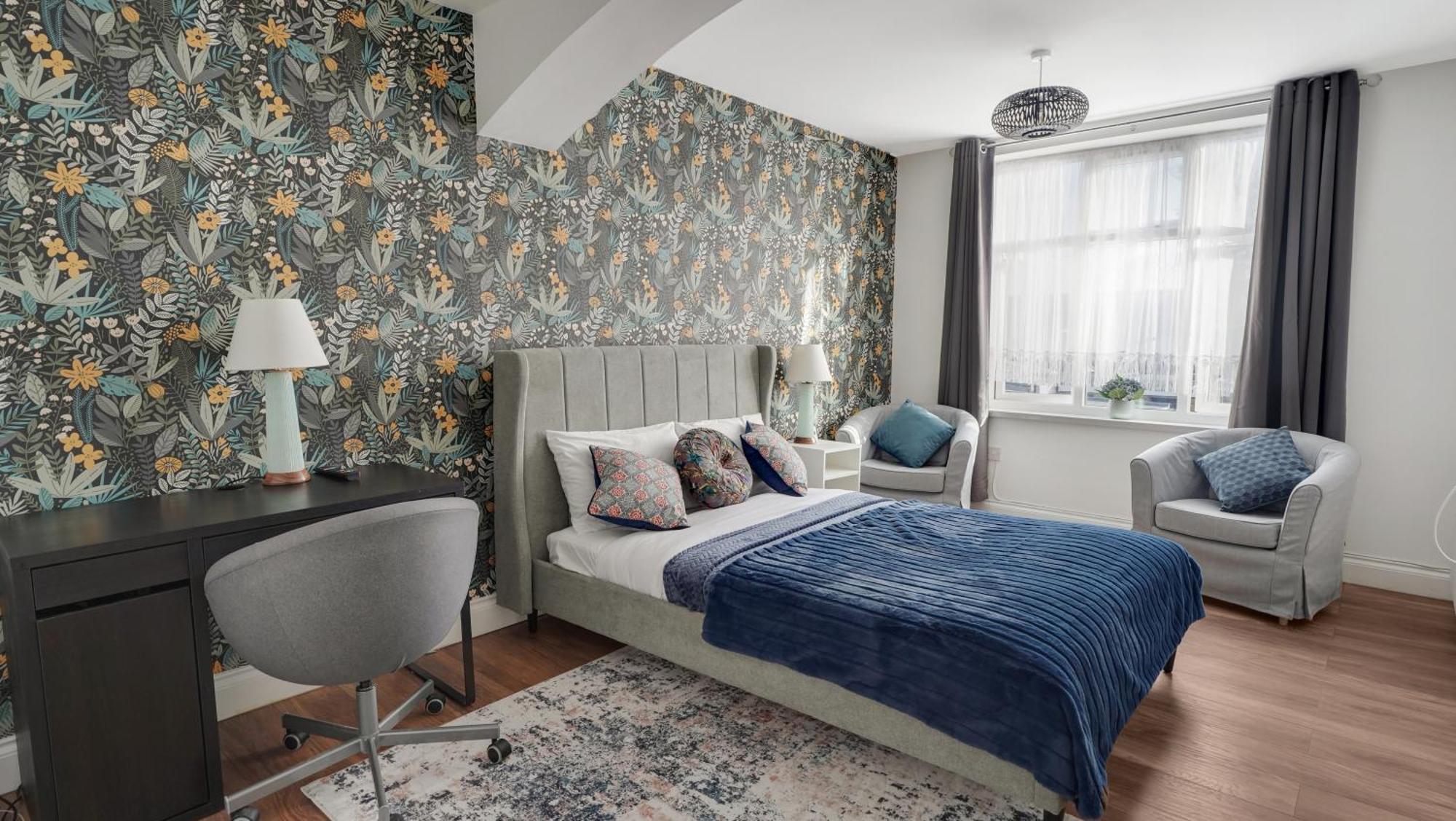 Place To Stay In Longbridge บาร์คกิ้ง ภายนอก รูปภาพ